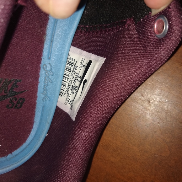 Nike SB Check Burgundy Sneakers - Picture 2 of 7